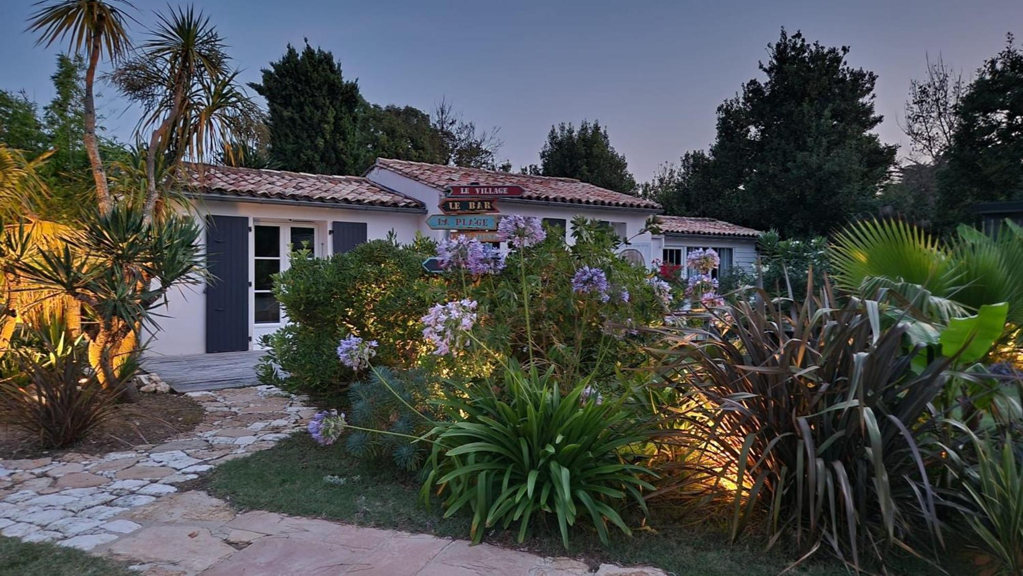 Le Jardin Des Portes Bed & Breakfast Les Portes-en-Re Bagian luar foto