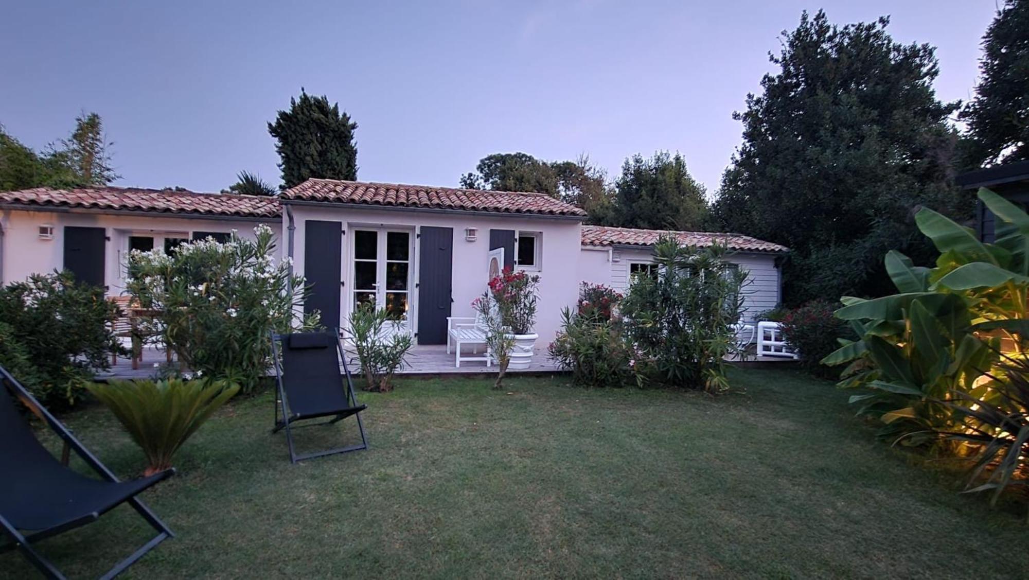 Le Jardin Des Portes Bed & Breakfast Les Portes-en-Re Bagian luar foto